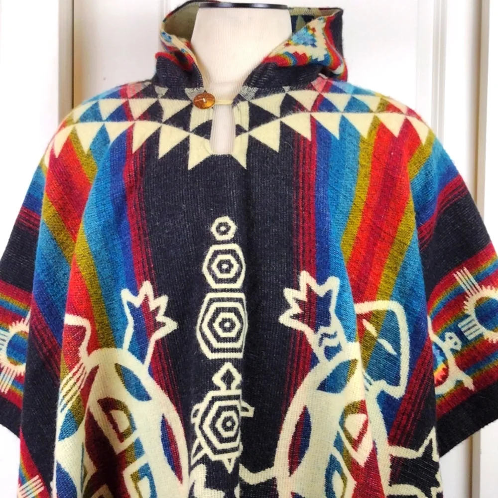 Hooded Peruvian Poncho with Aztec Inca turtle Designs. Turtle. hooded.. Aztec - Picture 3 of 15